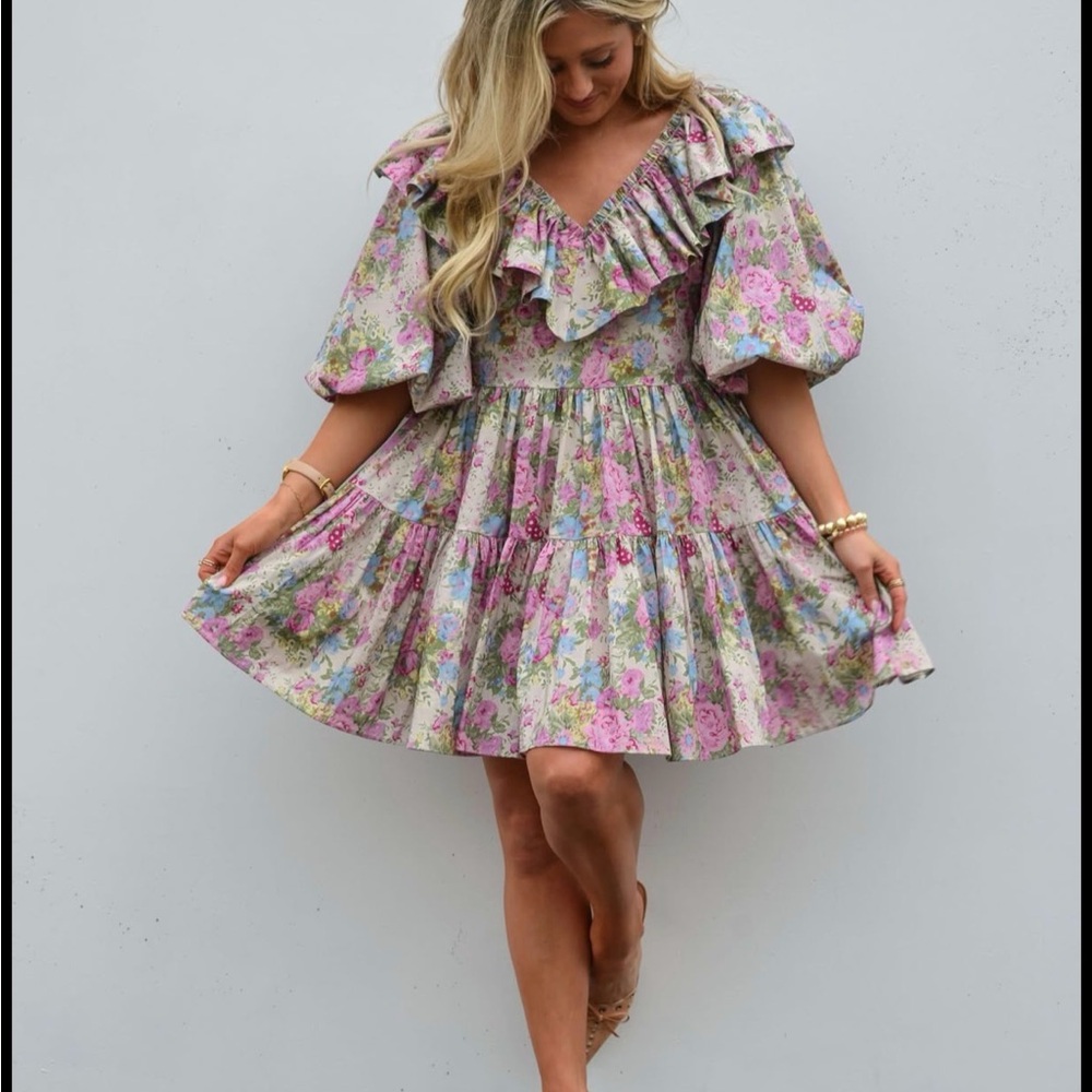 Chic Floral Mini Dress with Ruffle Detail